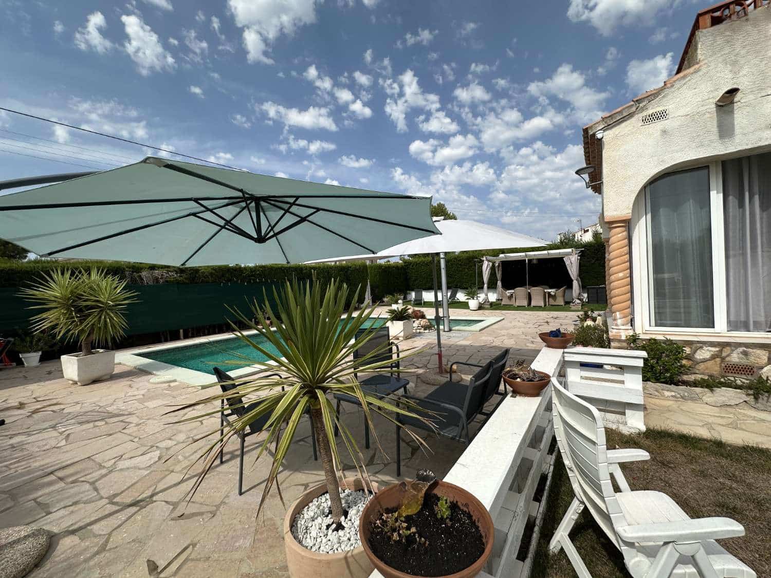 3 makuuhuone Huvila myytävänä paikassa L'Ametlla de Mar mukana uima-altaan - 363 000 € (Ref: 9347003)