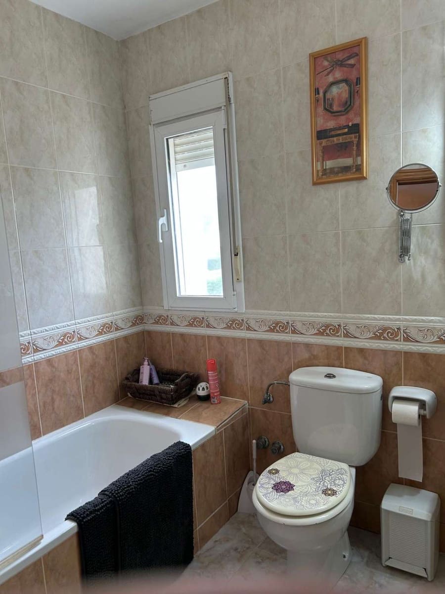 4 bedroom Villa for sale in L'Ametlla de Mar with pool - € 330,000 (Ref: 9535586)