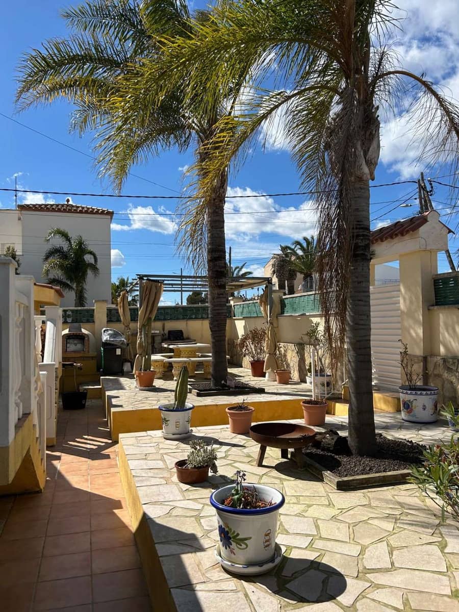 4 bedroom Villa for sale in L'Ametlla de Mar with pool - € 330,000 (Ref: 9535586)