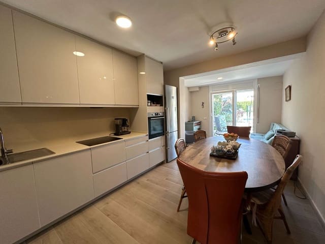 4 quarto Moradia Geminada para venda em L'Ametlla de Mar com piscina garagem - 450 000 € (Ref: 9690113)