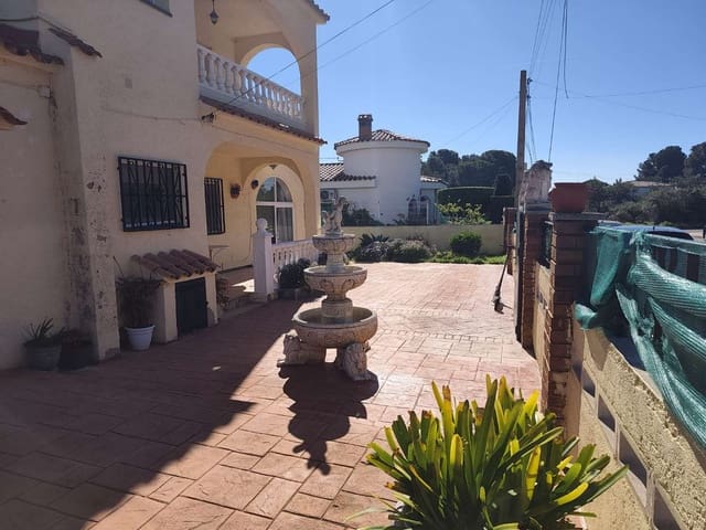 Huvila myytävänä paikassa Mont-roig del Camp mukana uima-altaan - 389 000 € (Ref: 9755387)