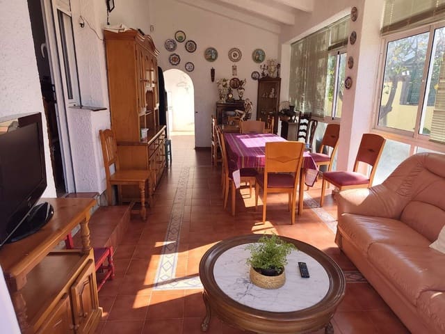 Huvila myytävänä paikassa Mont-roig del Camp mukana uima-altaan - 389 000 € (Ref: 9755387)