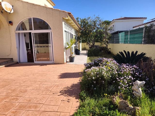 Huvila myytävänä paikassa Mont-roig del Camp mukana uima-altaan - 389 000 € (Ref: 9755387)