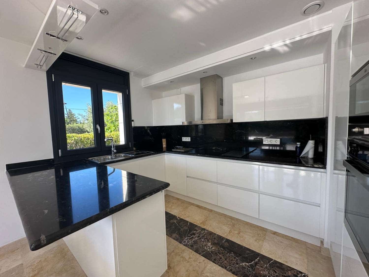 5 soveværelse Byhus til salg i L'Ametlla de Mar med swimmingpool garage - € 1.750.000 (Ref: 9787010)