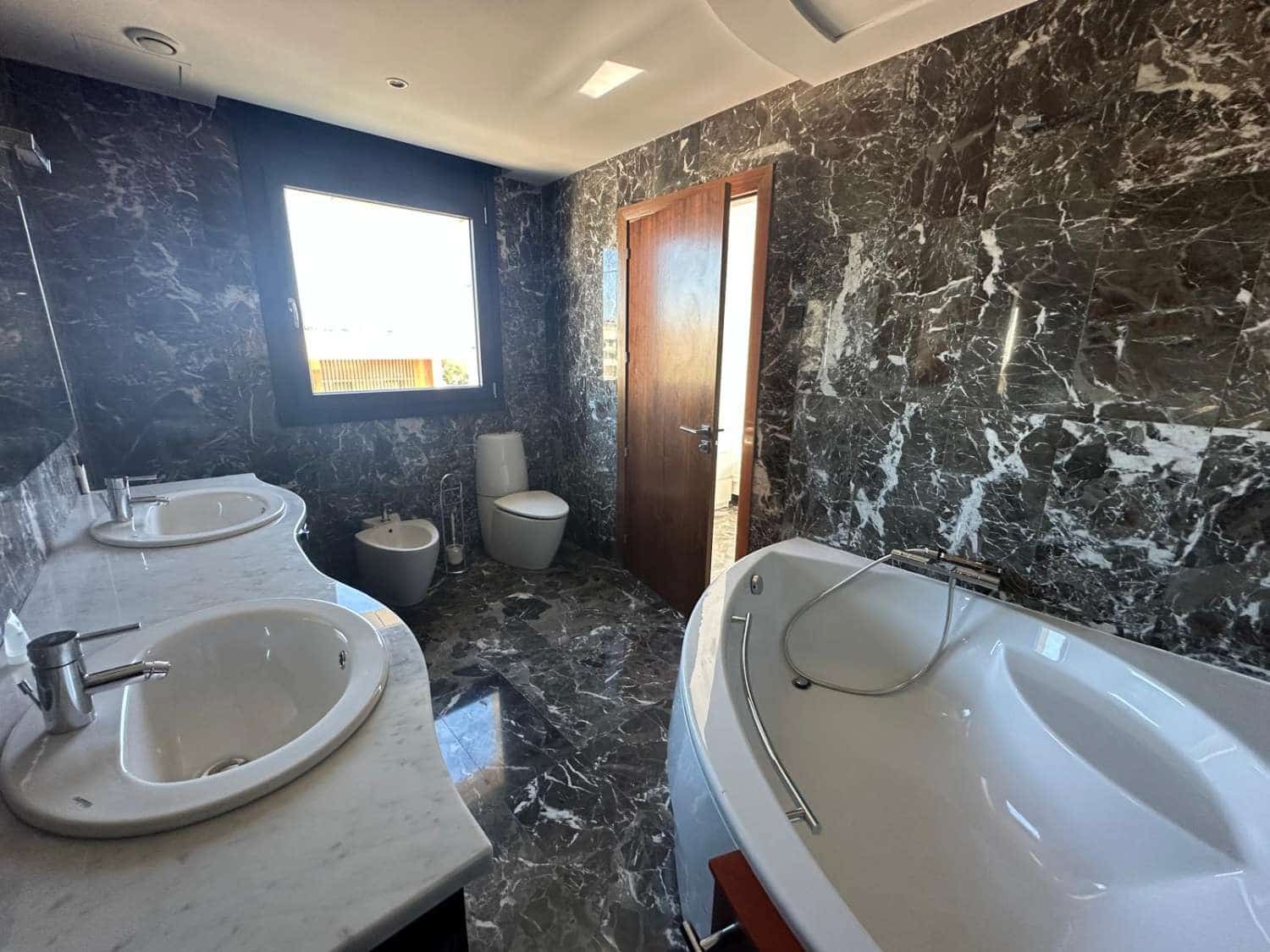 5 soveværelse Byhus til salg i L'Ametlla de Mar med swimmingpool garage - € 1.750.000 (Ref: 9787010)