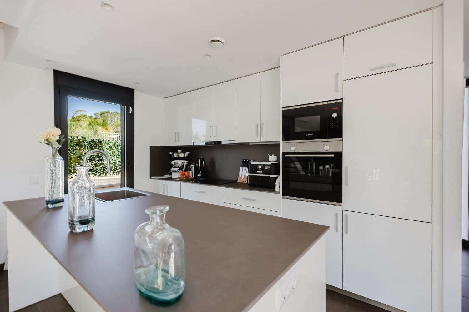 4 bedroom Villa for sale in L'Ametlla de Mar with pool garage - € 780,000 (Ref: 9826343)
