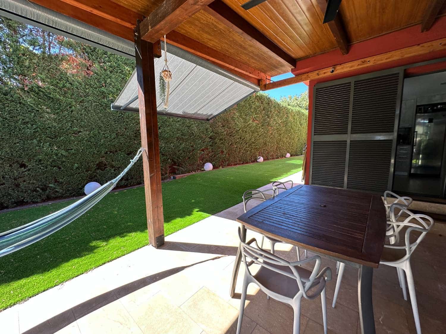 3 soverom Kjedet enebolig til salgs i Mont-roig del Camp med svømmebasseng garasje - € 530 000 (Ref: 9945300)