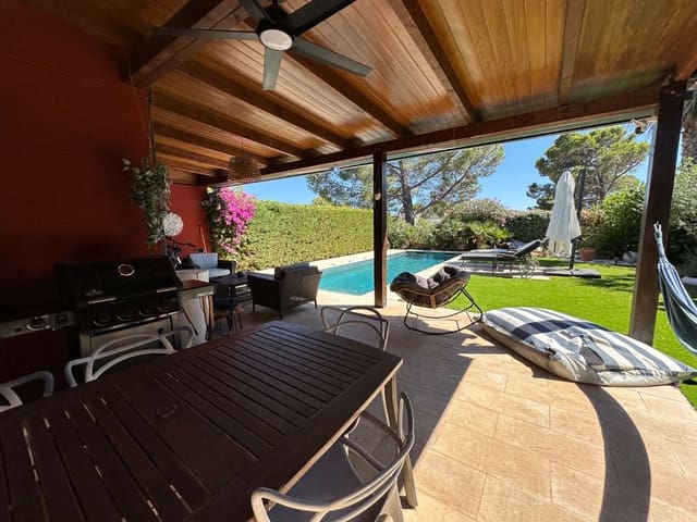 Pareado de 3 habitaciones en Mont-roig del Camp en venta con piscina garaje - 530.000 € (Ref: 9945300)
