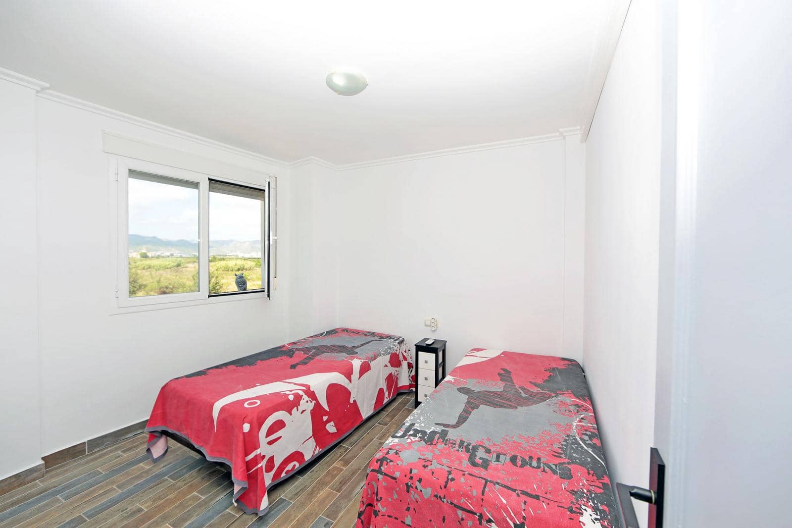 Chalet de 3 habitaciones en Guardamar de la Safor en venta con garaje - 295.000 € (Ref: 10054432)