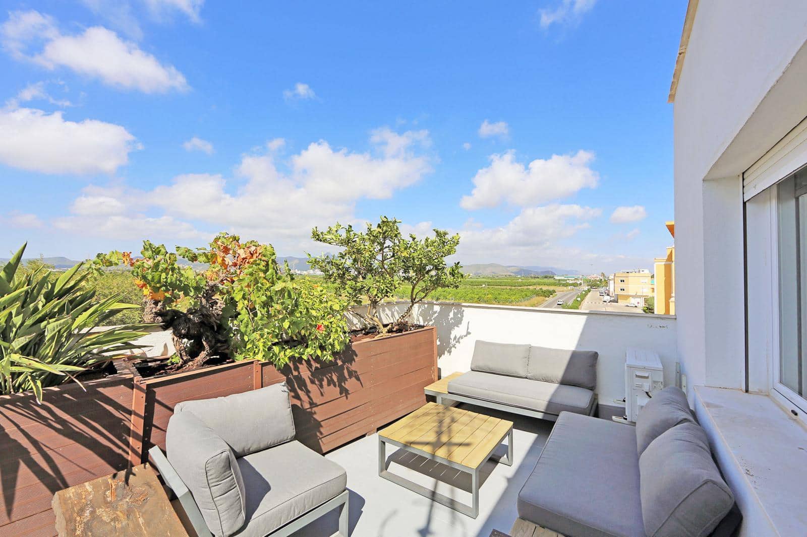 Chalet de 3 habitaciones en Guardamar de la Safor en venta con garaje - 295.000 € (Ref: 10054432)