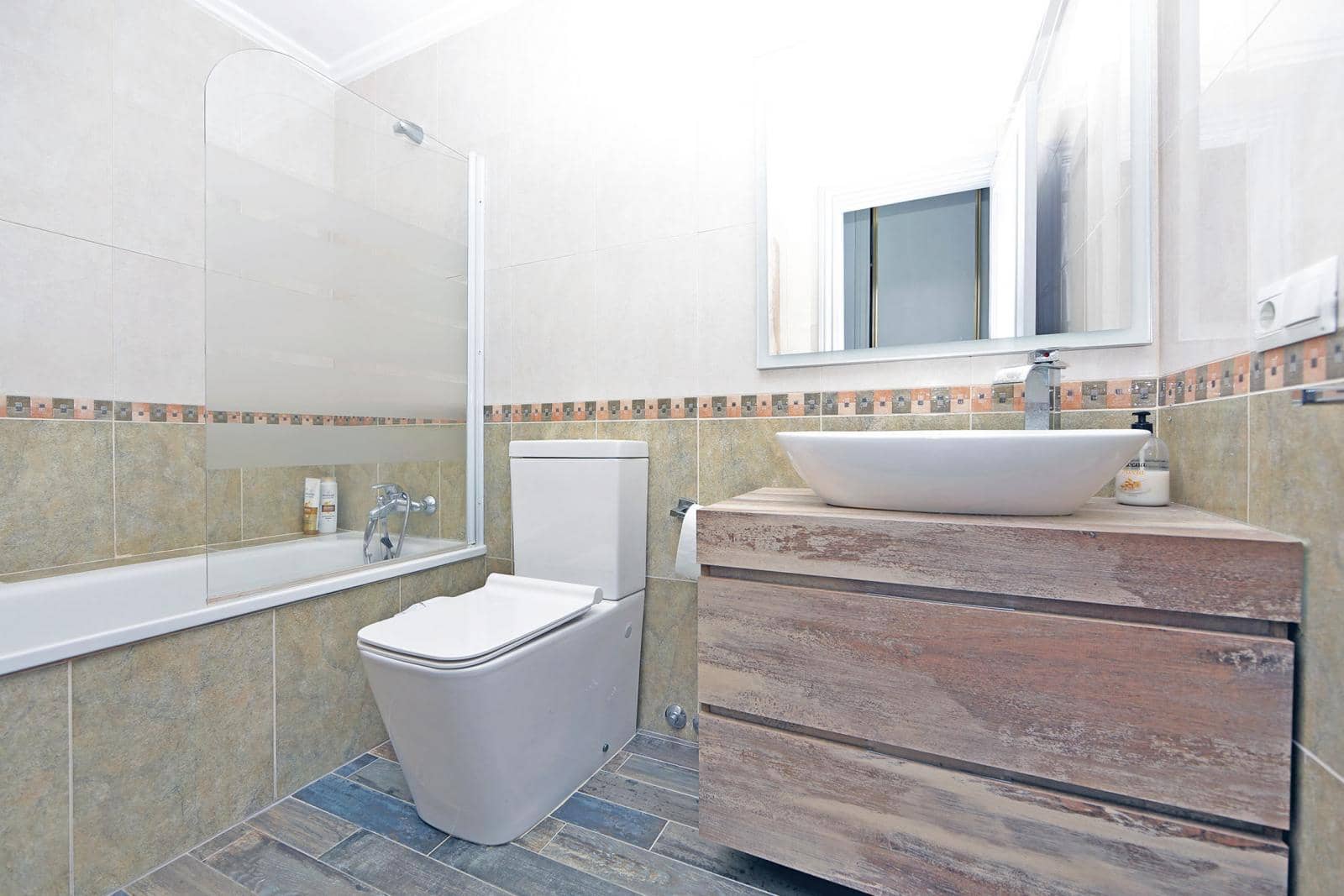 Chalet de 3 habitaciones en Guardamar de la Safor en venta con garaje - 295.000 € (Ref: 10054432)