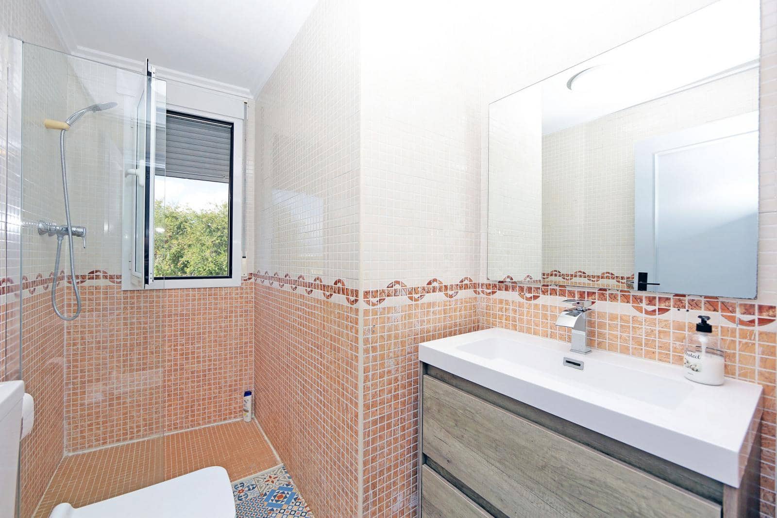 Chalet de 3 habitaciones en Guardamar de la Safor en venta con garaje - 295.000 € (Ref: 10054432)