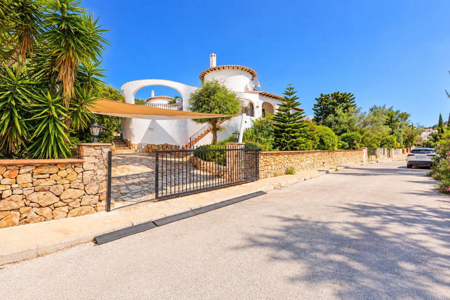3 bedroom Villa for sale in Denia with pool garage - € 399,000 (Ref: 10117090)