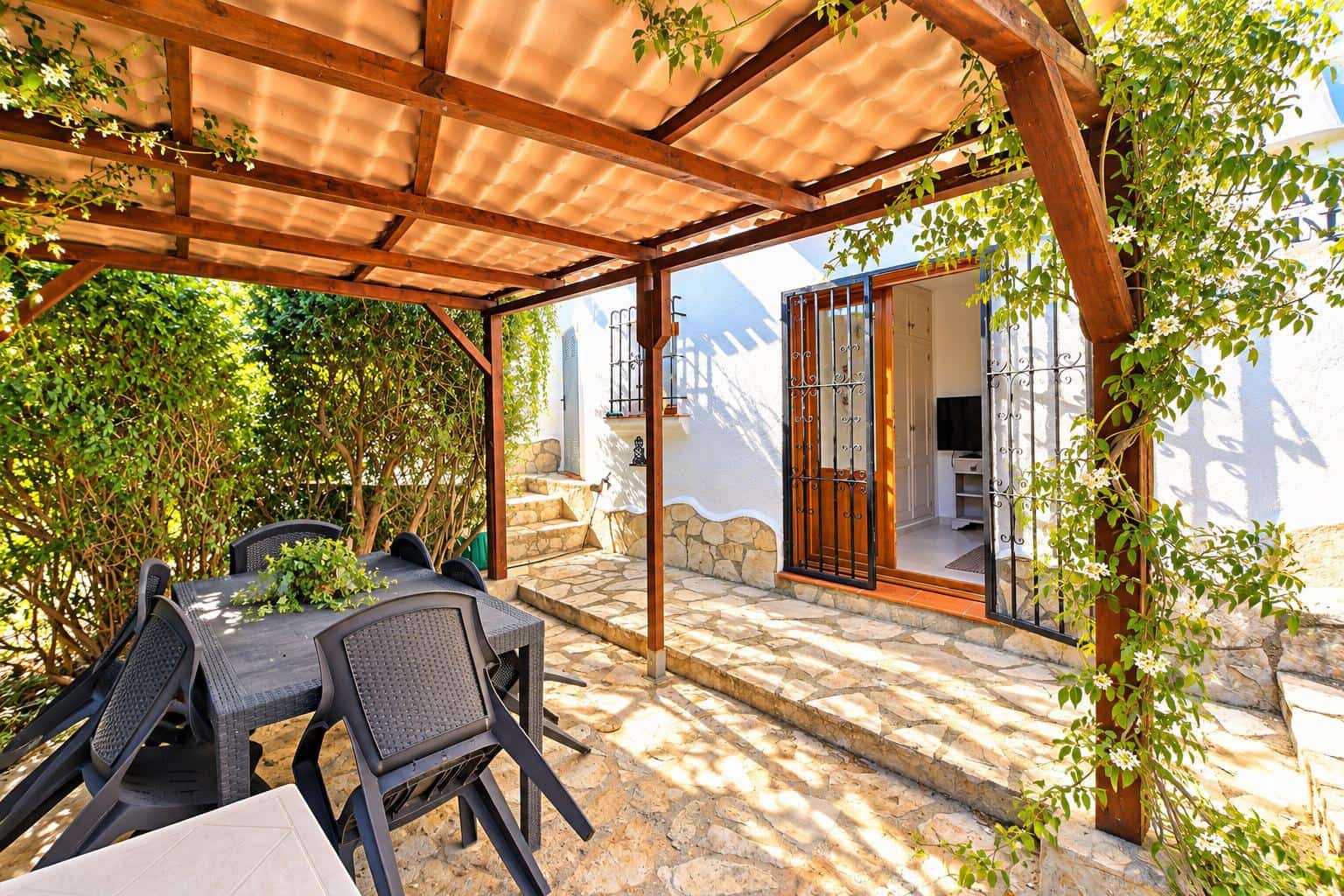 3 bedroom Villa for sale in Denia with pool garage - € 399,000 (Ref: 10117090)