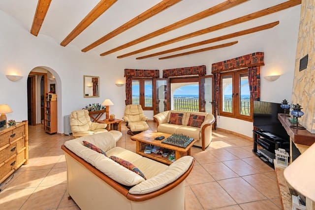 4 soveværelse Villa til salg i Dénia med swimmingpool - € 550.000 (Ref: 10160252)