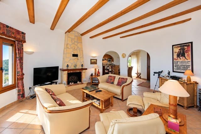 4 soveværelse Villa til salg i Dénia med swimmingpool - € 550.000 (Ref: 10160252)