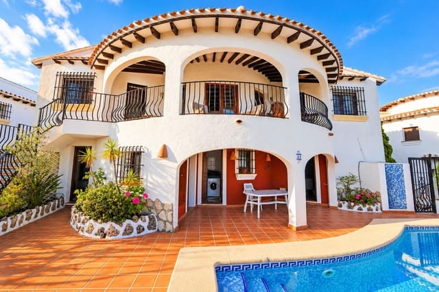 4 soveværelse Villa til salg i Dénia med swimmingpool - € 550.000 (Ref: 10160252)