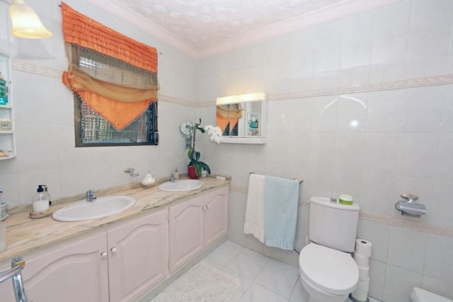 4 slaapkamer Villa te koop in Orba met zwembad - € 599.000 (Ref: 8534983)