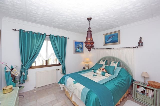 4 slaapkamer Villa te koop in Orba met zwembad - € 599.000 (Ref: 8534983)