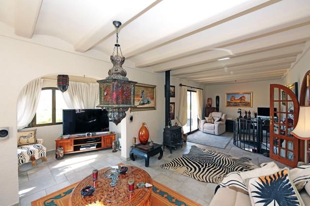 4 Zimmer Villa zu verkaufen in Orba mit Pool - 599.000 € (Ref: 8534983)