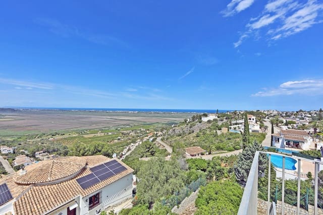 4 slaapkamer Villa te koop in Dénia met zwembad - € 599.000 (Ref: 8990200)