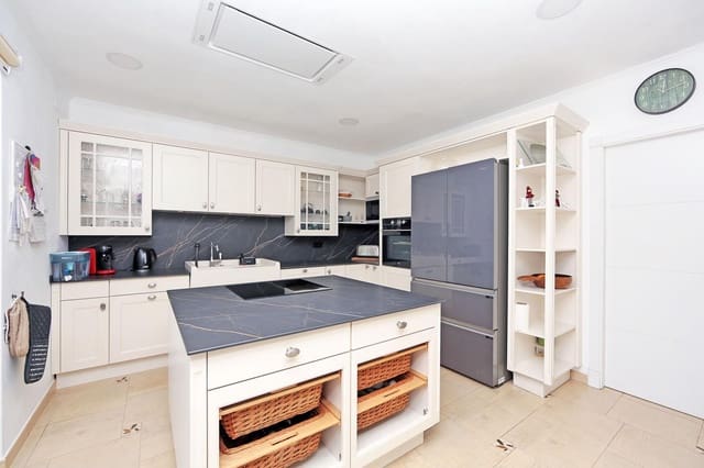 5 bedroom Villa for sale in Dénia with pool garage - € 749,000 (Ref: 9288406)