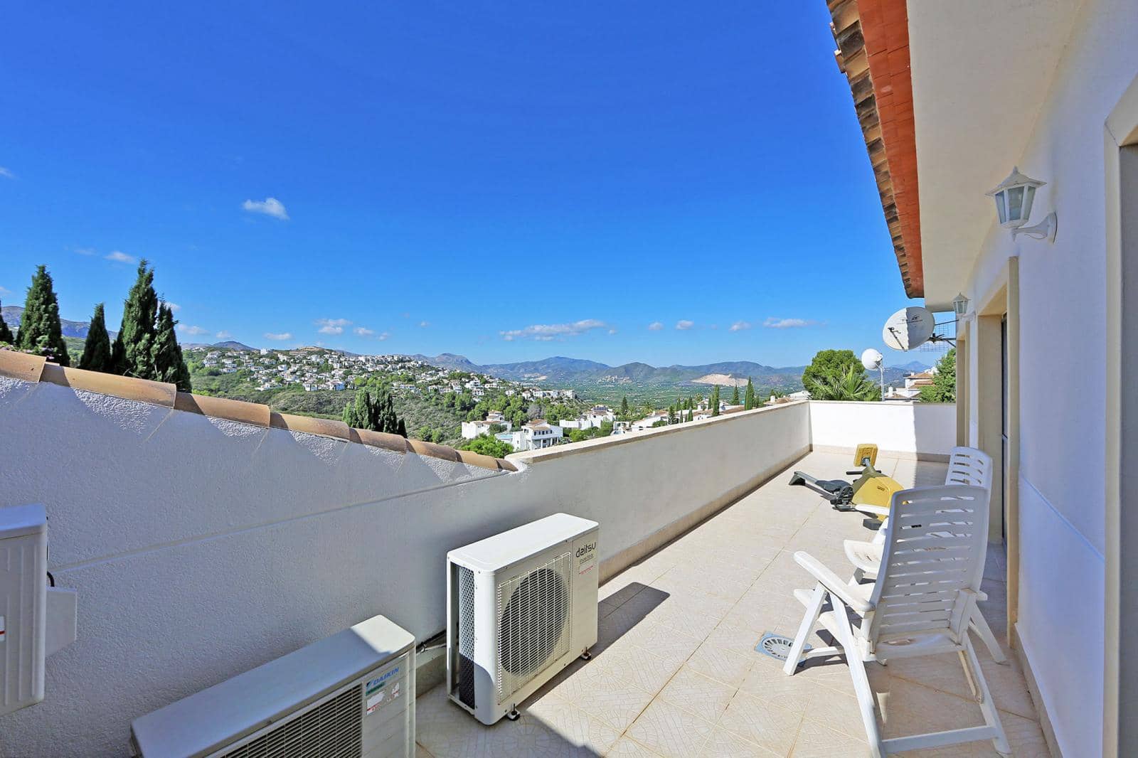 5 bedroom Villa for sale in Denia with pool garage - € 749,000 (Ref: 9288406)