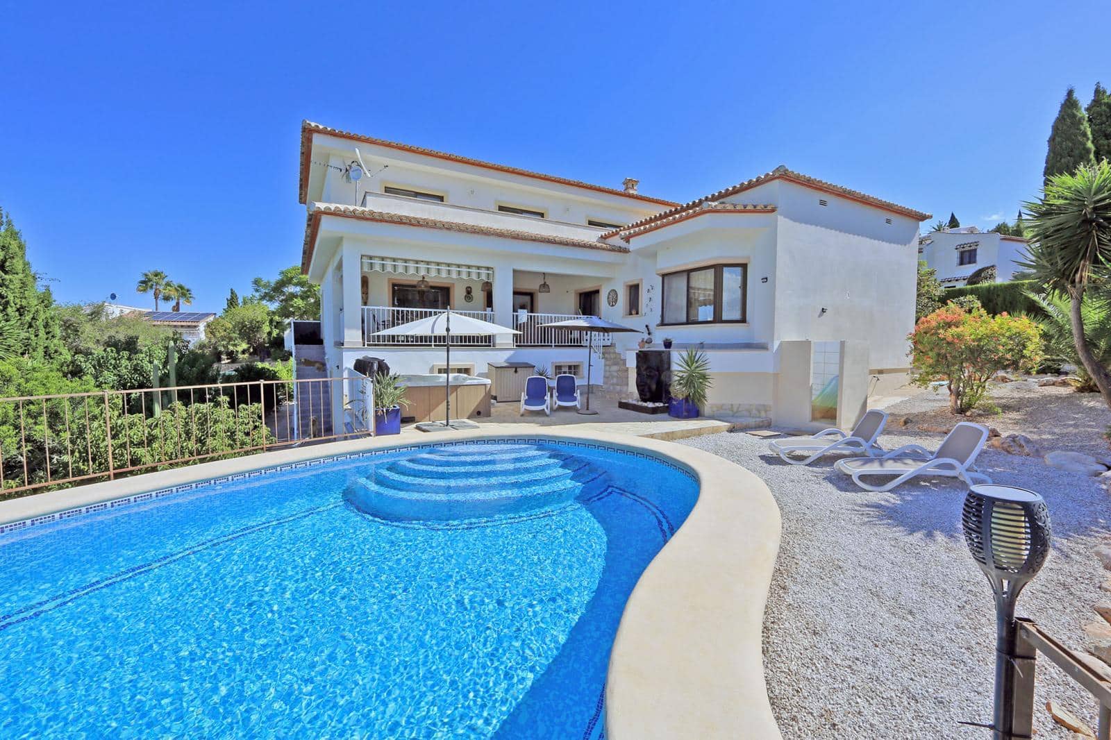 5 bedroom Villa for sale in Denia with pool garage - € 749,000 (Ref: 9288406)