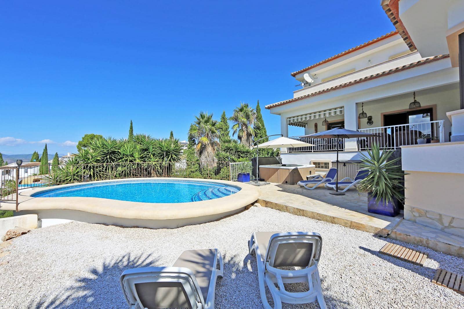 5 bedroom Villa for sale in Denia with pool garage - € 749,000 (Ref: 9288406)