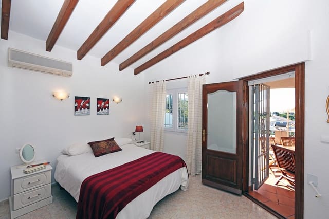 Chalet de 3 habitaciones en Dénia en venta con piscina - 449.000 € (Ref: 9309027)