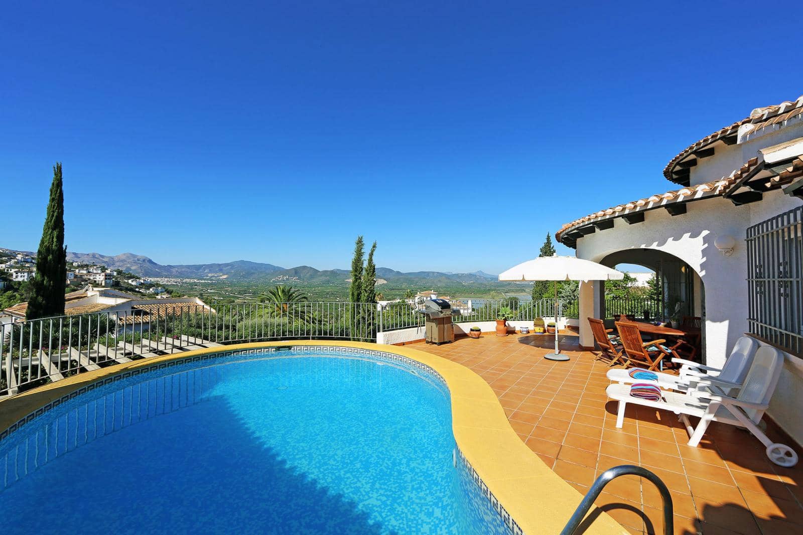 3 soveværelse Villa til salg i Denia med swimmingpool - € 449.000 (Ref: 9309027)