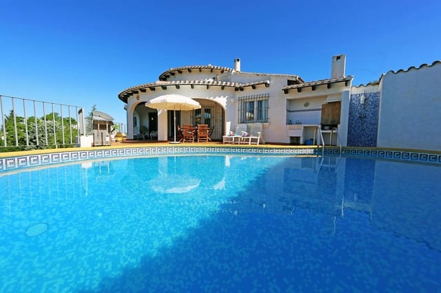 Chalet de 3 habitaciones en Dénia en venta con piscina - 449.000 € (Ref: 9309027)