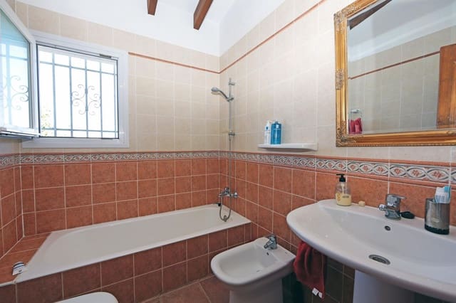 Chalet de 3 habitaciones en Dénia en venta con piscina - 449.000 € (Ref: 9309027)