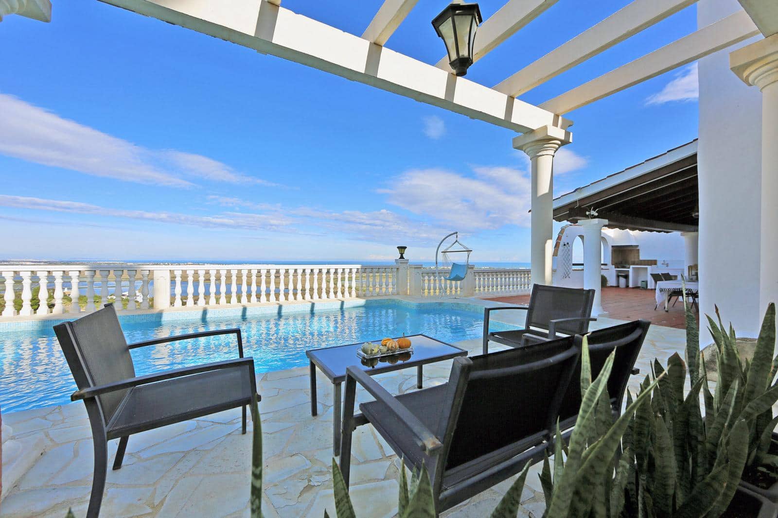 Chalet de 3 habitaciones en Dénia en venta con piscina - 450.000 € (Ref: 9413108)