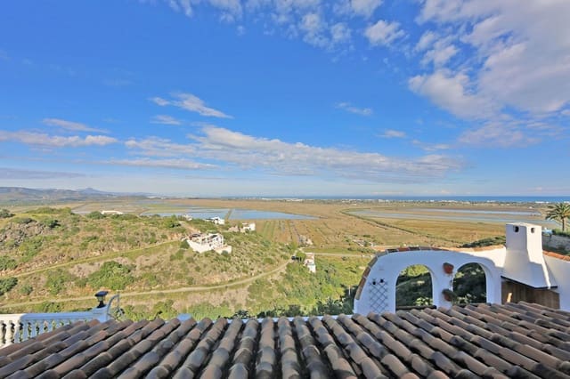 Chalet de 3 habitaciones en Dénia en venta con piscina - 450.000 € (Ref: 9413108)