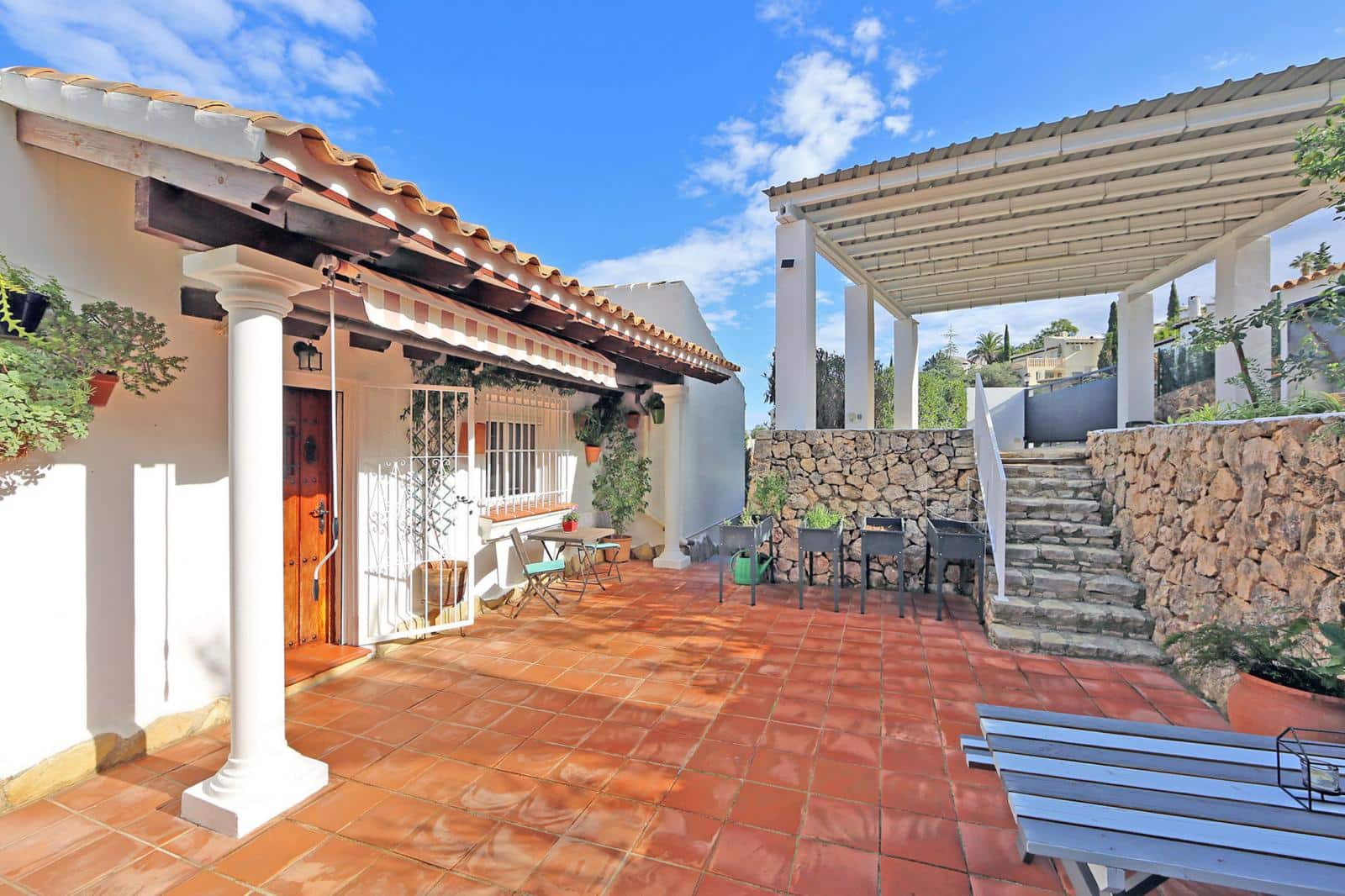 Chalet de 3 habitaciones en Dénia en venta con piscina - 450.000 € (Ref: 9413108)