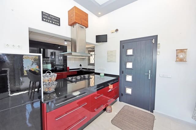 Chalet de 4 habitaciones en Dénia en venta con piscina - 600.000 € (Ref: 9645550)