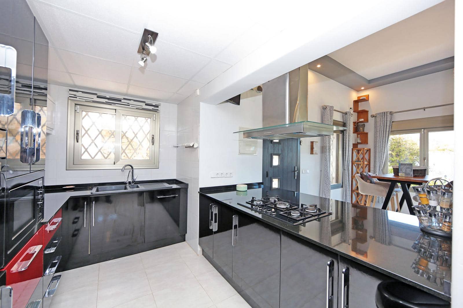 4 bedroom Villa for sale in Denia with pool - € 600,000 (Ref: 9645550)