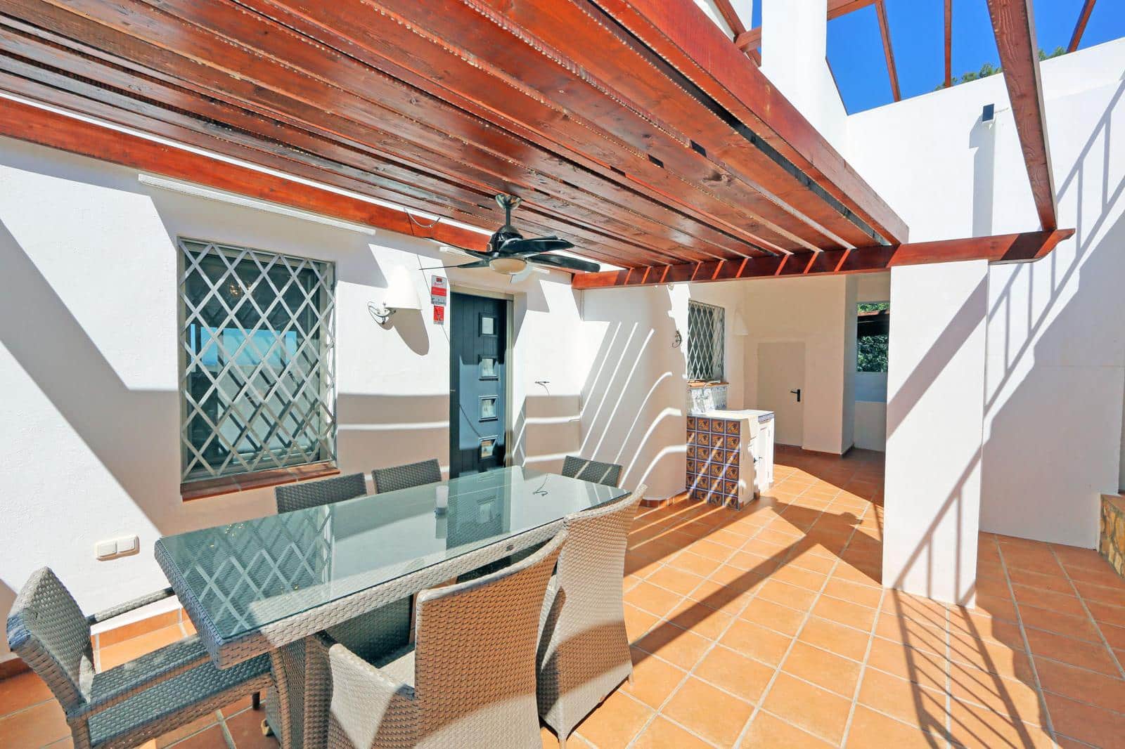 4 bedroom Villa for sale in Denia with pool - € 600,000 (Ref: 9645550)