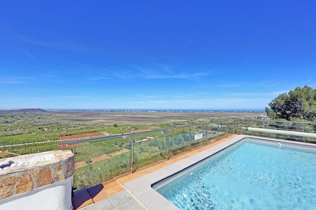 Chalet de 4 habitaciones en Dénia en venta con piscina - 600.000 € (Ref: 9645550)