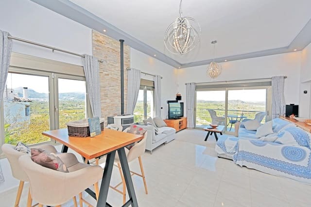 Chalet de 4 habitaciones en Dénia en venta con piscina - 600.000 € (Ref: 9645550)