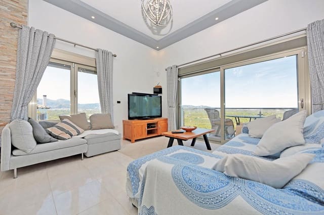 Chalet de 4 habitaciones en Dénia en venta con piscina - 600.000 € (Ref: 9645550)