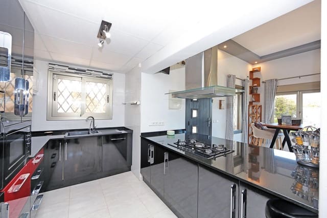 Chalet de 4 habitaciones en Dénia en venta con piscina - 600.000 € (Ref: 9645550)