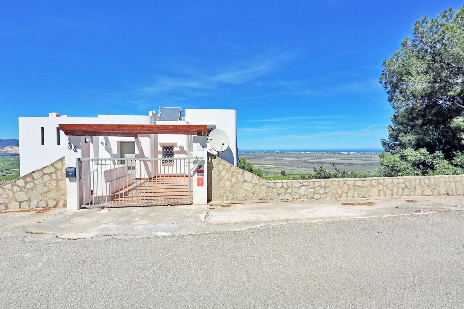 4 bedroom Villa for sale in Denia with pool - € 600,000 (Ref: 9645550)