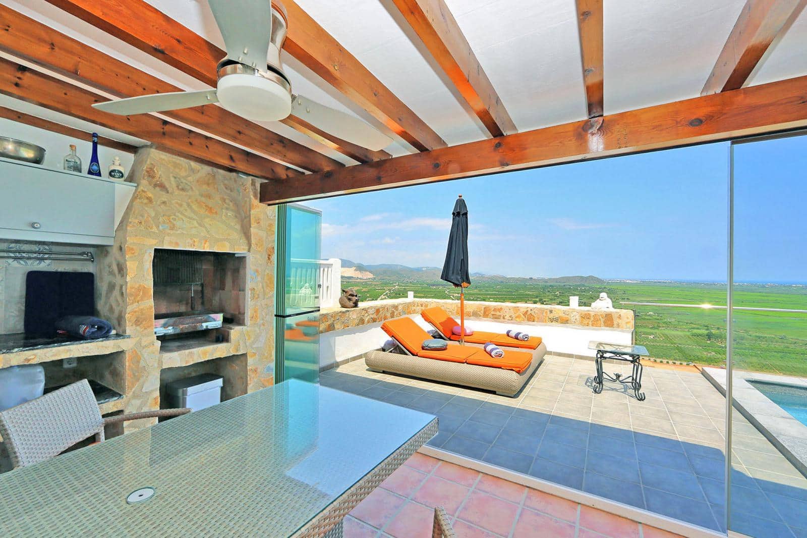 4 bedroom Villa for sale in Denia with pool - € 600,000 (Ref: 9645550)