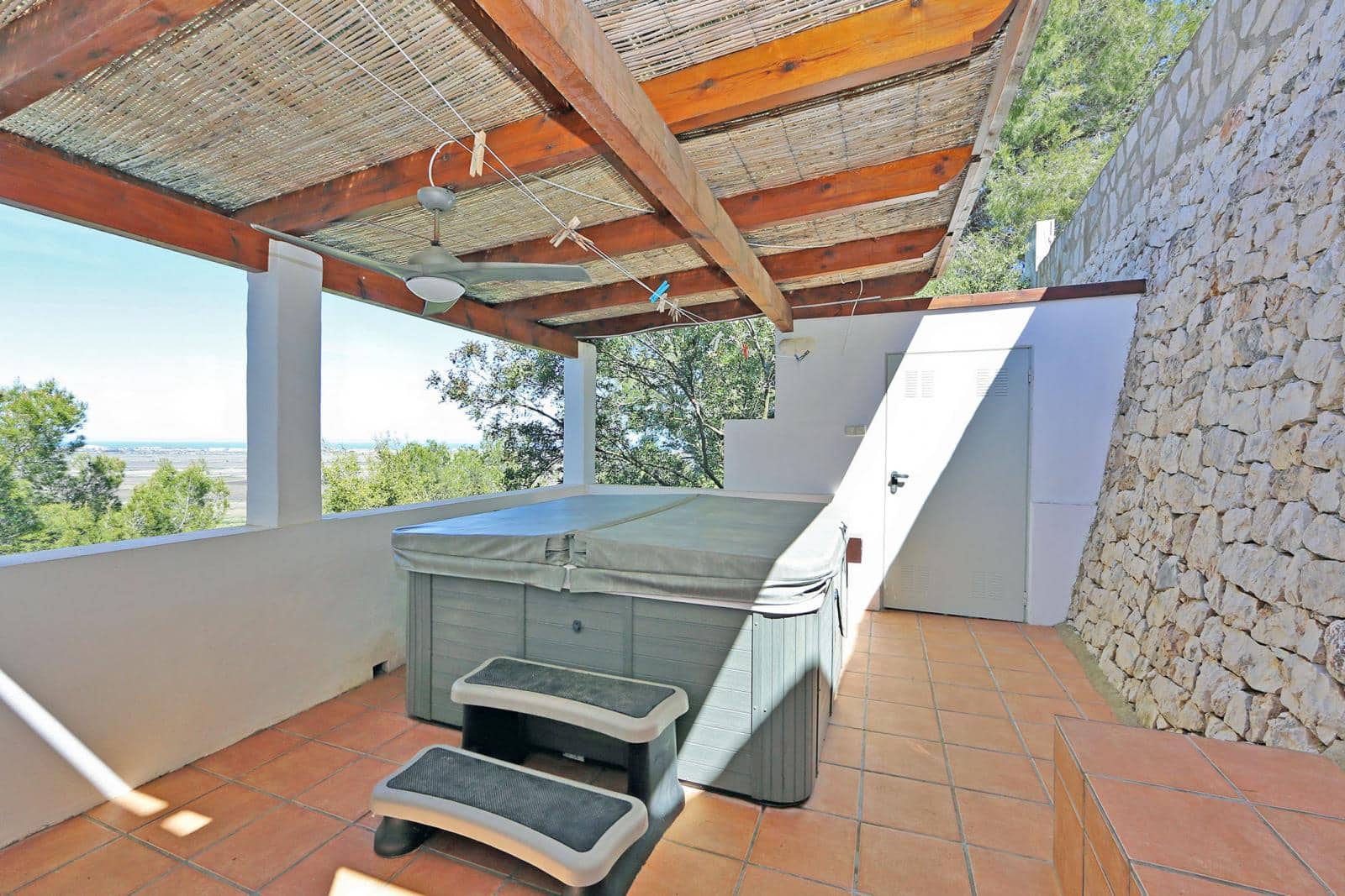 4 bedroom Villa for sale in Denia with pool - € 600,000 (Ref: 9645550)