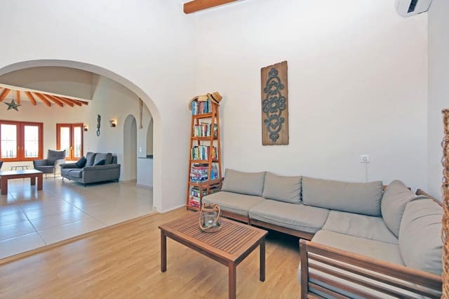 4 bedroom Villa for sale in Dénia with pool - € 485,000 (Ref: 9867304)