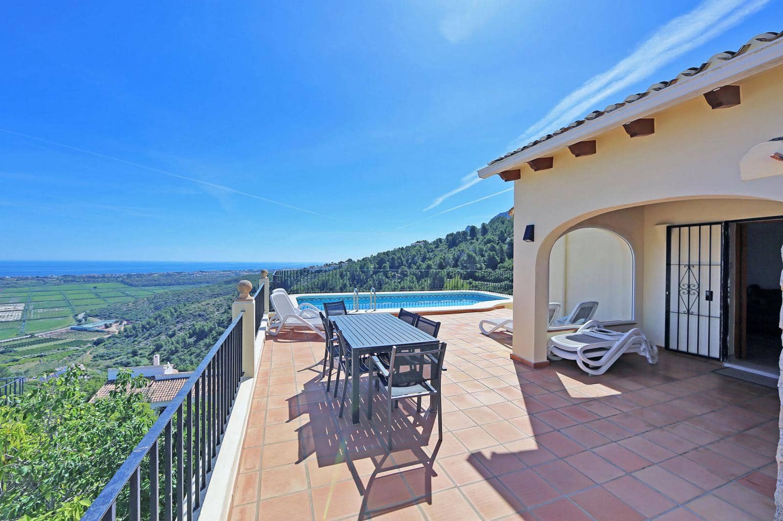 4 bedroom Villa for sale in Denia with pool - € 485,000 (Ref: 9867304)