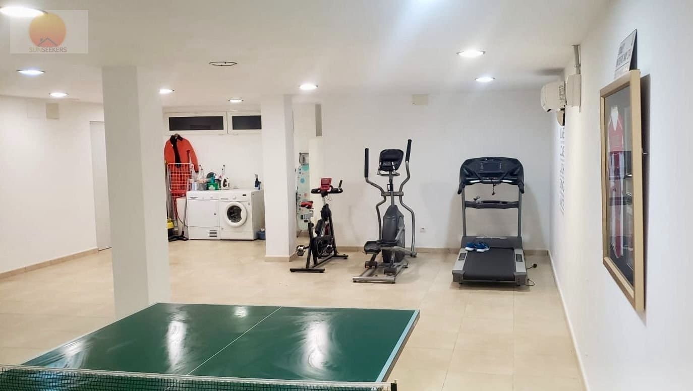 6 soverom Villa til salgs i Monforte del Cid med svømmebasseng garasje - € 750 000 (Ref: 7565866)