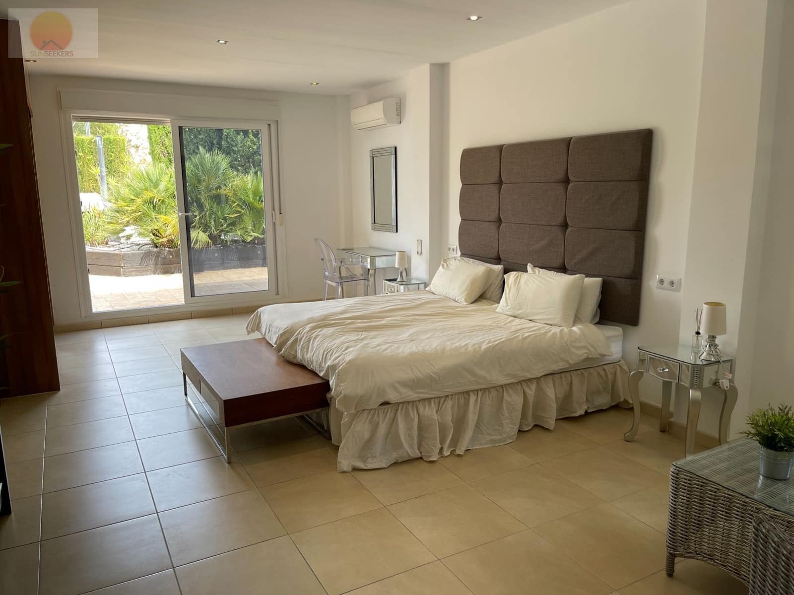 6 soverom Villa til salgs i Monforte del Cid med svømmebasseng garasje - € 750 000 (Ref: 7565866)